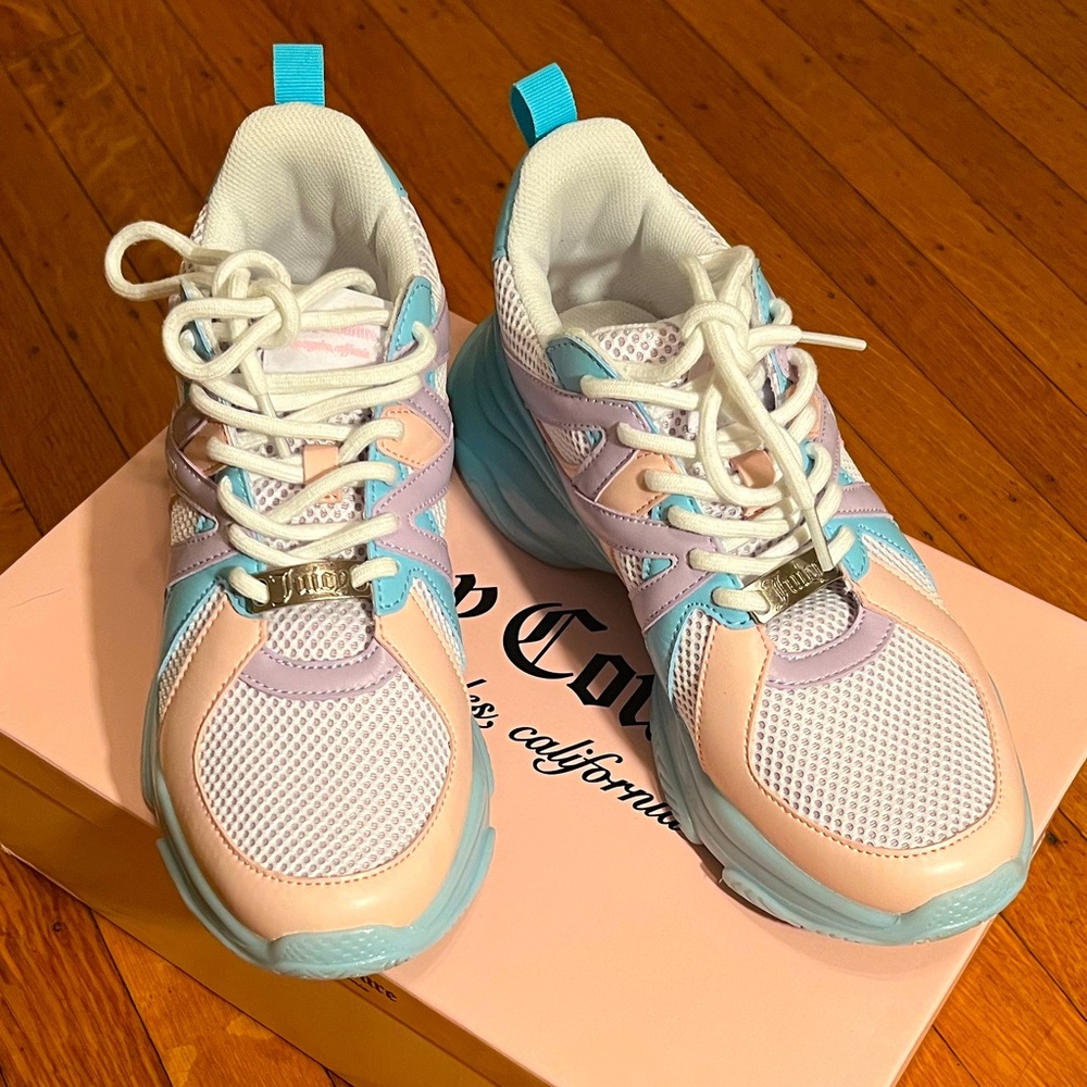 🩵💛🩷 Juicy Couture Shoes🩵🩷💛 baby blue and pink!